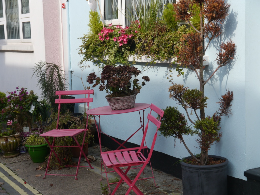 match your chairs to your geraniums